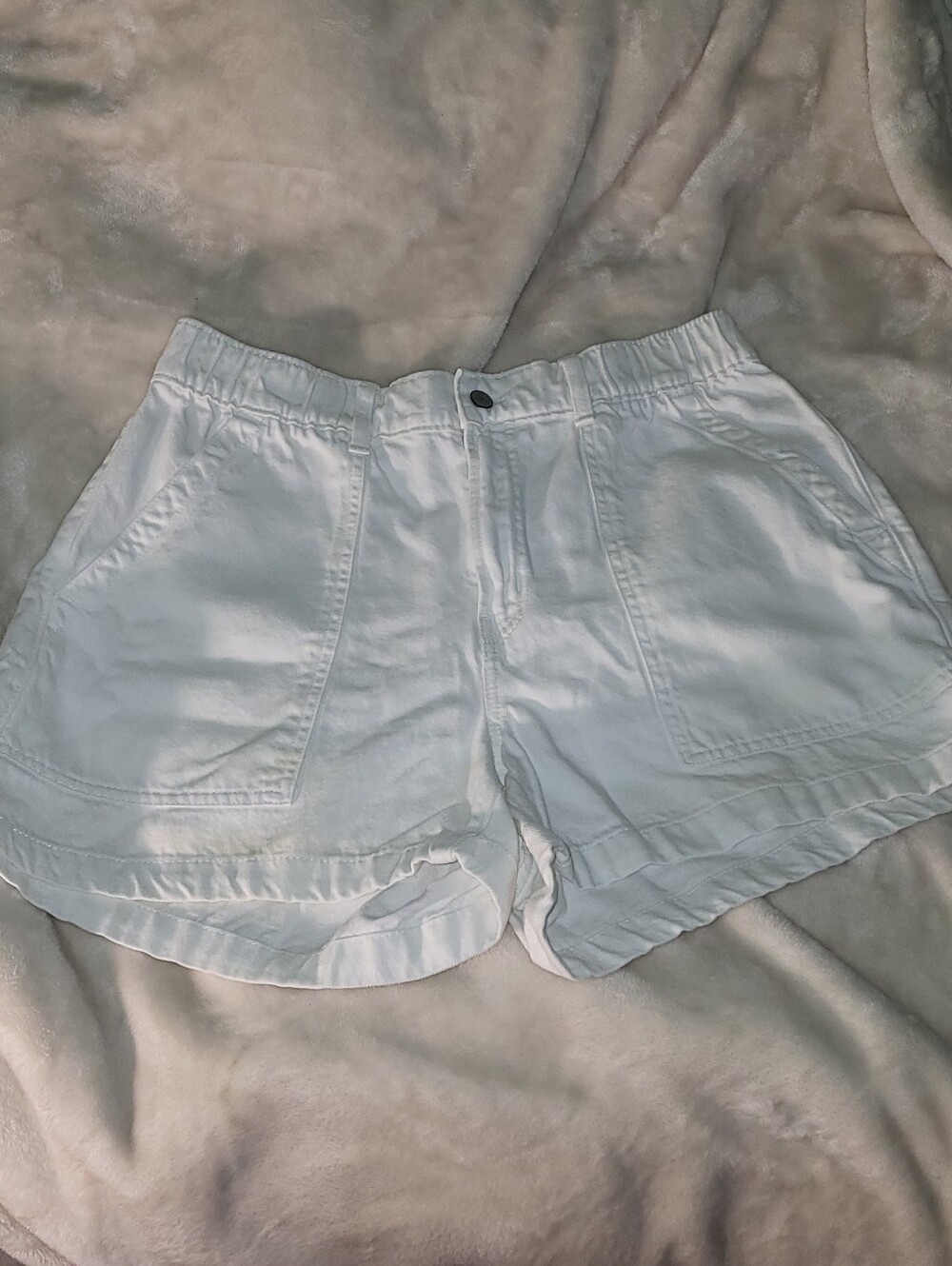 GAP White Elastic Waist Cotton Shorts with Front Patch Pockets